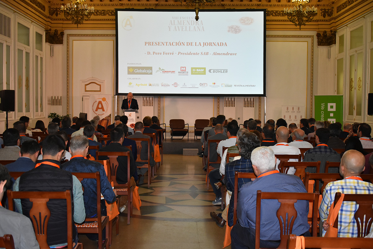 Más de 150 profesionales asisten al VIII Encuentro de la Almendra y la Avellana