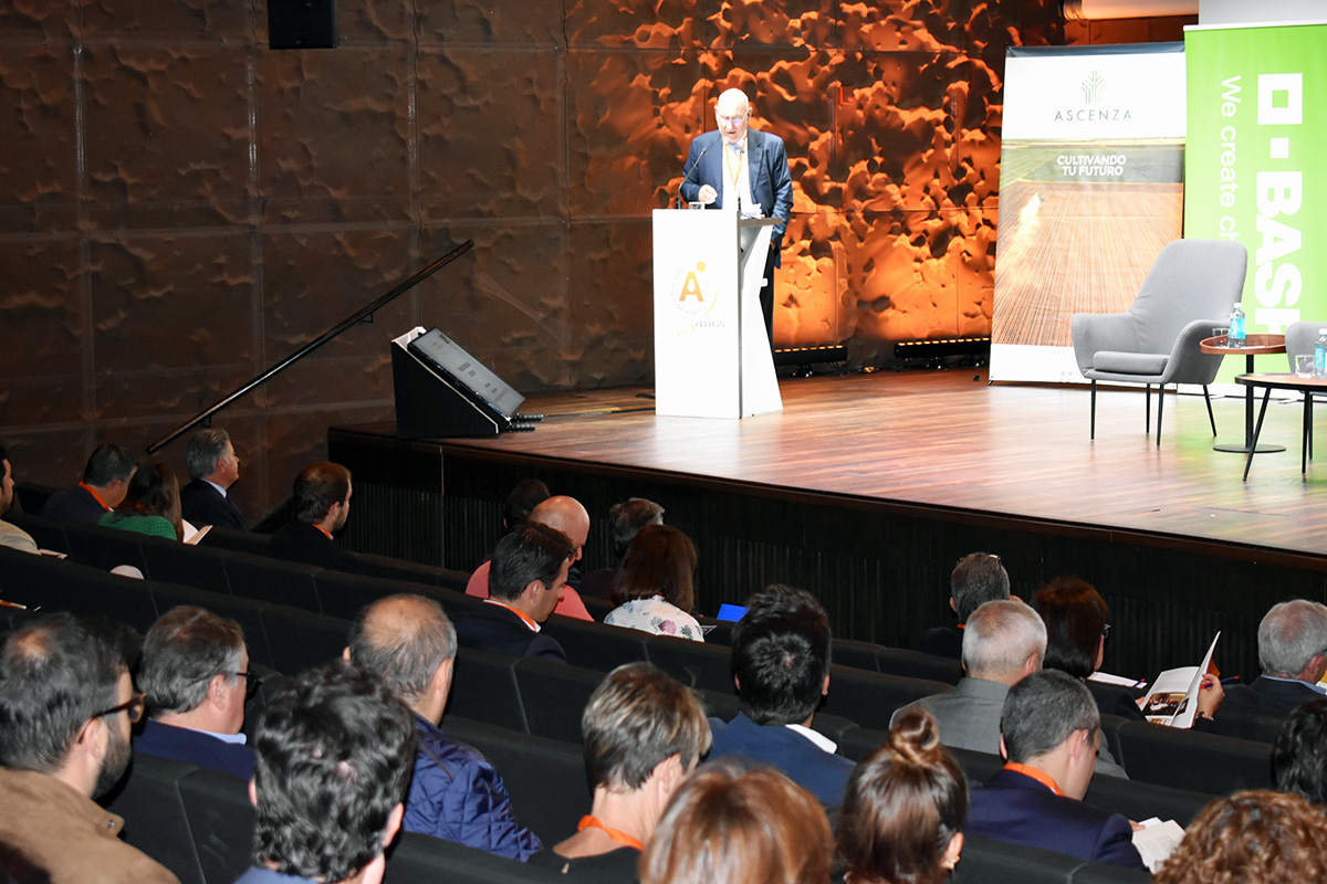 El presidente de SAB-Almendrave, Pere Ferré, durante la inauguración del VII Encuentro de la Almendra y la Avellana.